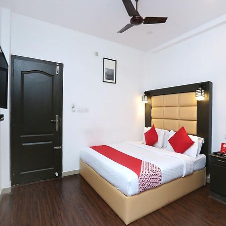 Hotel Qube Kochi Esterno foto