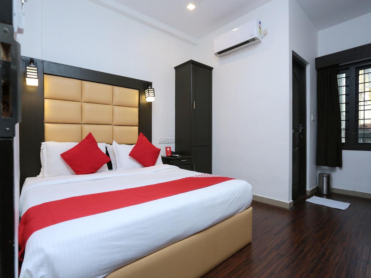 Hotel Qube Kochi Esterno foto