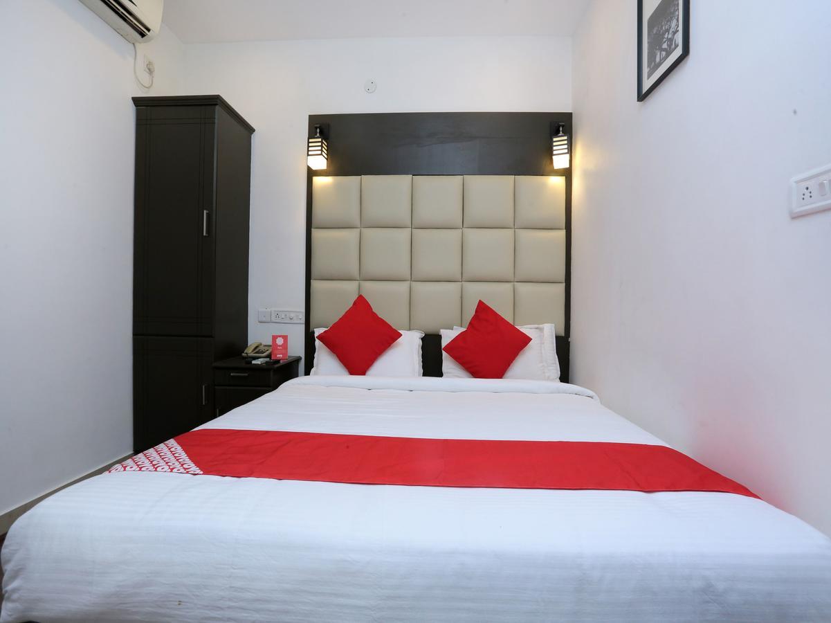 Hotel Qube Kochi Esterno foto